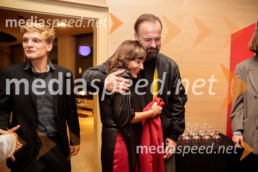  Matevž Sluga, AGRFT;  Mirjam Korbar, igralka;  Uroš Fürst, igralecŽabe, premiera poetične drame