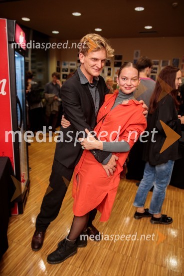  Matevž Sluga, AGRFT;  Mina Švajger, igralkaŽabe, premiera poetične drame