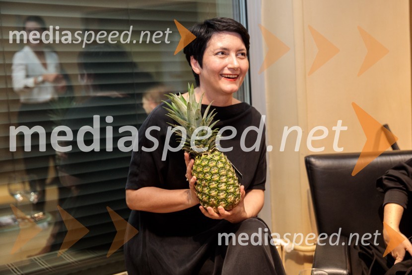  Petra Pogorevc, dramaturginja in urednica knjižnice MGLŽabe, premiera poetične drame