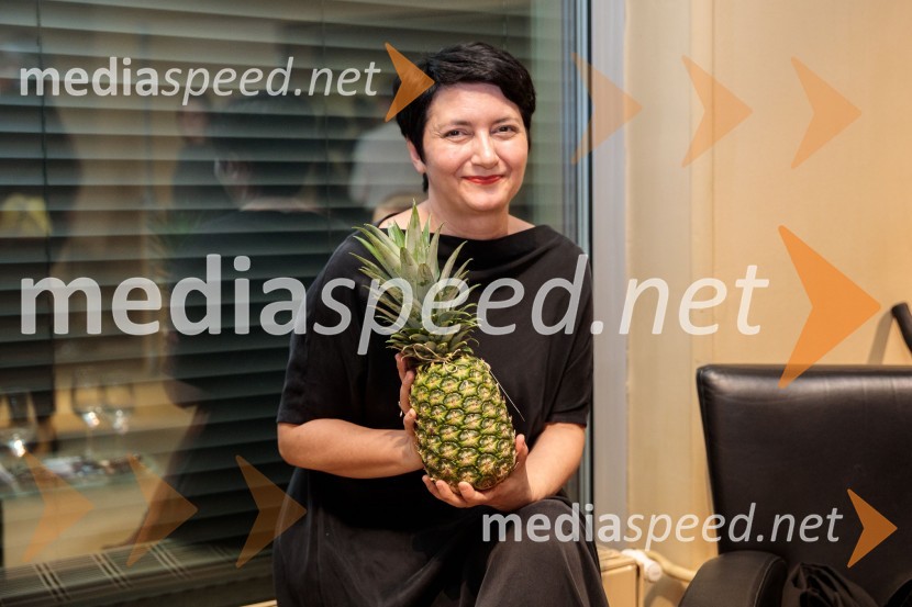  Petra Pogorevc, dramaturginja in urednica knjižnice MGLŽabe, premiera poetične drame