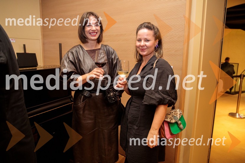  ... ;  Zvezdana Novaković , pevka, harfistka, igralka, performerkaŽabe, premiera poetične drame