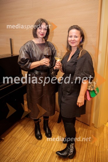  ... ;  Zvezdana Novaković , pevka, harfistka, igralka, performerkaŽabe, premiera poetične drame