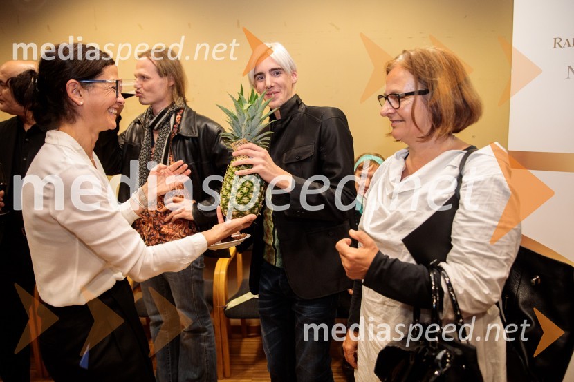  Simona  Belle, služba za stike z javnostmi MGL;  Tilen Oblak, asistent dramaturginje;  ... Žabe, premiera poetične drame