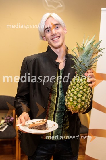  Tilen Oblak, asistent dramaturginjeŽabe, premiera poetične drame