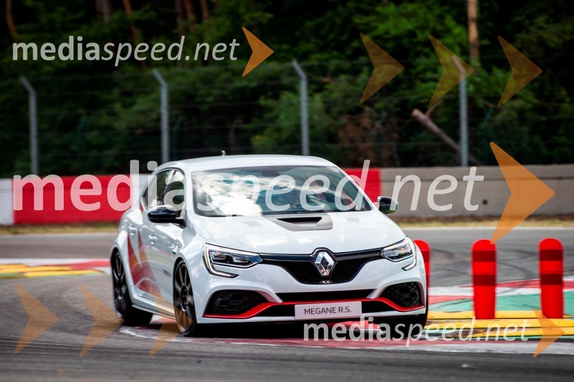 Skupina Taavura s 1. oktobrom 2022 prevzema distribucijo vozil znamk Renault, Nissan, Dacia in Alpine v Sloveniji