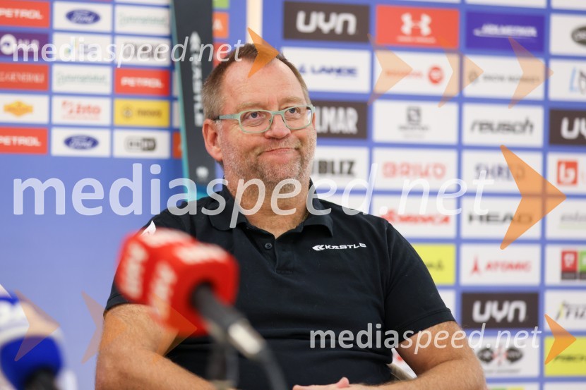  Rainer Nachbaur, Kästle, vodja razvoja in direktor tekmovalnega delaIlka Štuhec odslej s smučmi Kästle, novinarska konferenca pred sezono
