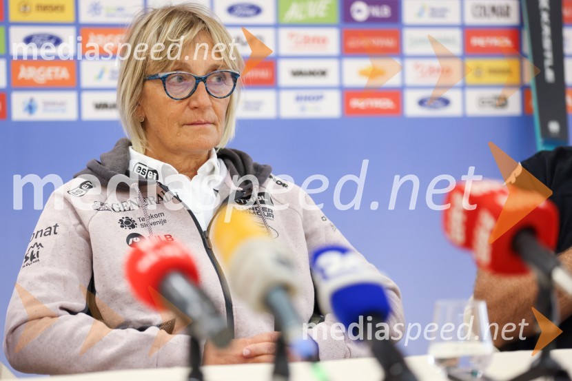  Darja Črnko, športna serviserka in trenerka Ilke ŠtuhecIlka Štuhec odslej s smučmi Kästle, novinarska konferenca pred sezono