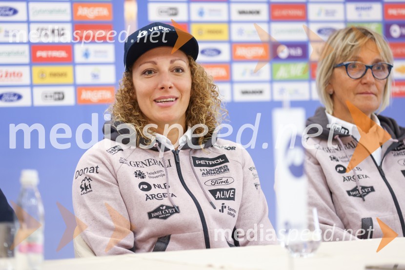  Ilka Štuhec, slovenska alpska smučarka;  Darja Črnko, športna serviserka in trenerka Ilke ŠtuhecIlka Štuhec odslej s smučmi Kästle, novinarska konferenca pred sezono