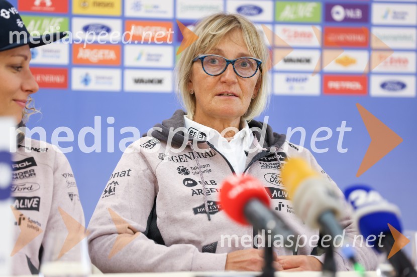  Ilka Štuhec, slovenska alpska smučarka;  Darja Črnko, športna serviserka in trenerka Ilke ŠtuhecIlka Štuhec odslej s smučmi Kästle, novinarska konferenca pred sezono