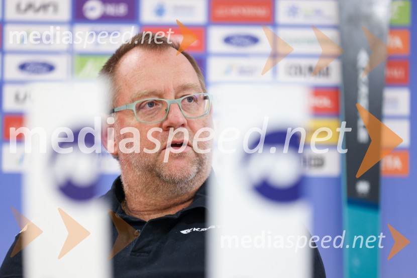  Rainer Nachbaur, Kästle, vodja razvoja in direktor tekmovalnega delaIlka Štuhec odslej s smučmi Kästle, novinarska konferenca pred sezono