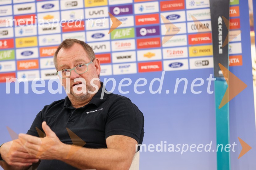  Rainer Nachbaur, Kästle, vodja razvoja in direktor tekmovalnega delaIlka Štuhec odslej s smučmi Kästle, novinarska konferenca pred sezono