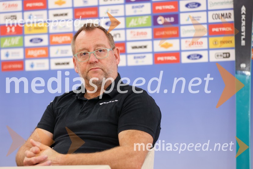  Rainer Nachbaur, Kästle, vodja razvoja in direktor tekmovalnega delaIlka Štuhec odslej s smučmi Kästle, novinarska konferenca pred sezono