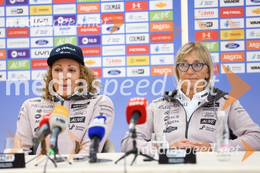  Ilka Štuhec, slovenska alpska smučarka;  Darja Črnko, športna serviserka in trenerka Ilke ŠtuhecIlka Štuhec odslej s smučmi Kästle, novinarska konferenca pred sezono