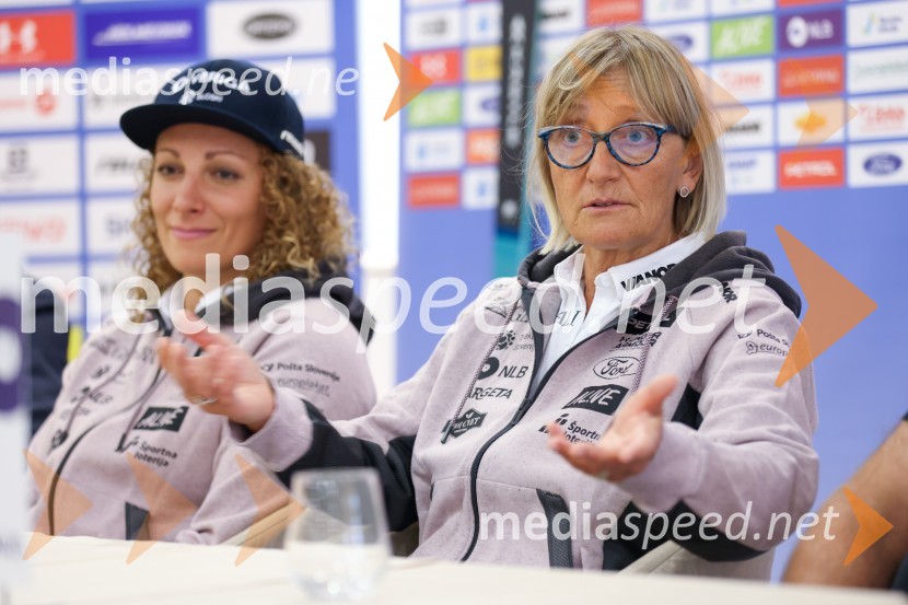  Ilka Štuhec, slovenska alpska smučarka;  Darja Črnko, športna serviserka in trenerka Ilke ŠtuhecIlka Štuhec odslej s smučmi Kästle, novinarska konferenca pred sezono