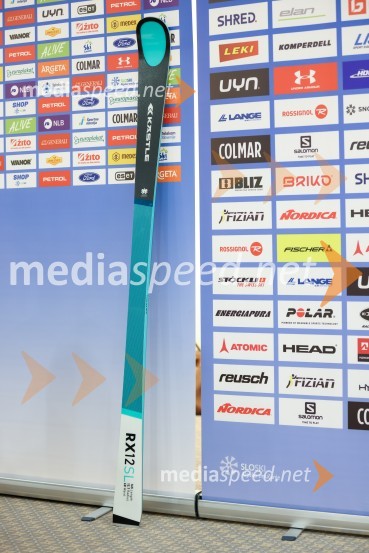 Ilka Štuhec odslej s smučmi Kästle, novinarska konferenca pred sezono