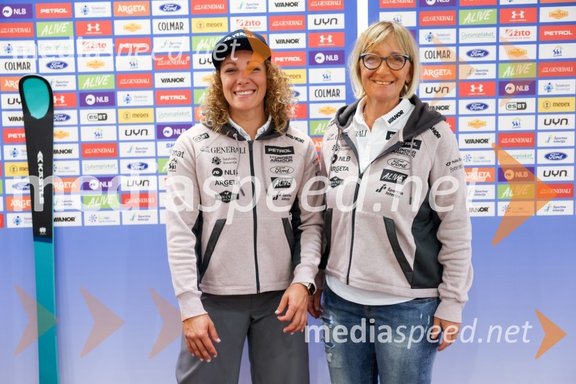  Ilka Štuhec, slovenska alpska smučarka;  Darja Črnko, športna serviserka in trenerka Ilke ŠtuhecIlka Štuhec odslej s smučmi Kästle, novinarska konferenca pred sezono