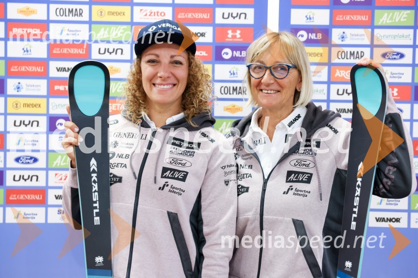  Ilka Štuhec, slovenska alpska smučarka;  Darja Črnko, športna serviserka in trenerka Ilke ŠtuhecIlka Štuhec odslej s smučmi Kästle, novinarska konferenca pred sezono