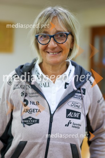  Darja Črnko, športna serviserka in trenerka Ilke ŠtuhecIlka Štuhec odslej s smučmi Kästle, novinarska konferenca pred sezono