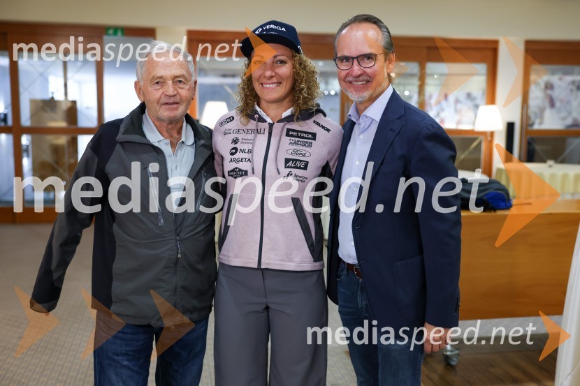  Filip  Gartner, nekdanji smučarski trener;  Ilka Štuhec, slovenska alpska smučarka;  Alexander Lotschak, Kästle, direktorIlka Štuhec odslej s smučmi Kästle, novinarska konferenca pred sezono