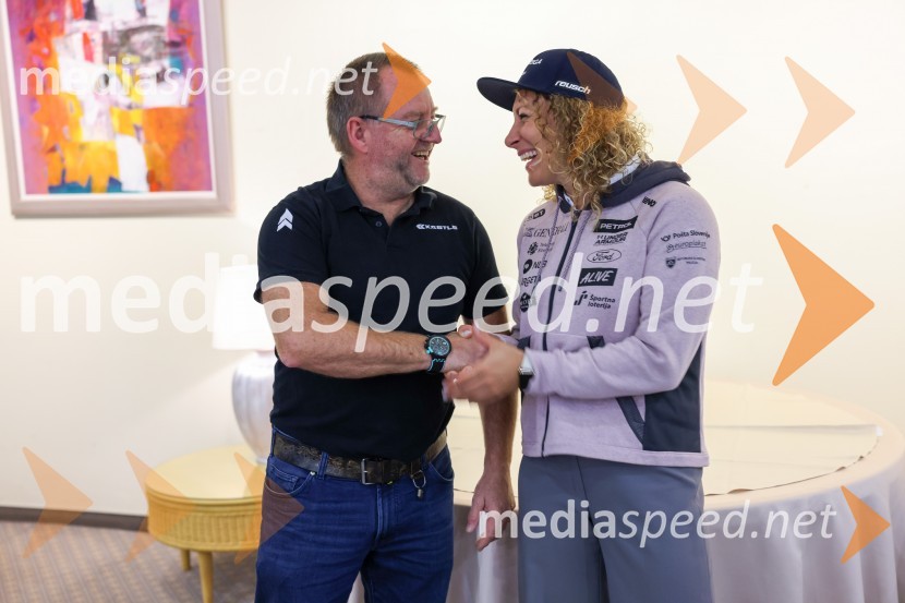  Rainer Nachbaur, Kästle, vodja razvoja in direktor tekmovalnega dela;  Ilka Štuhec, slovenska alpska smučarkaIlka Štuhec odslej s smučmi Kästle, novinarska konferenca pred sezono