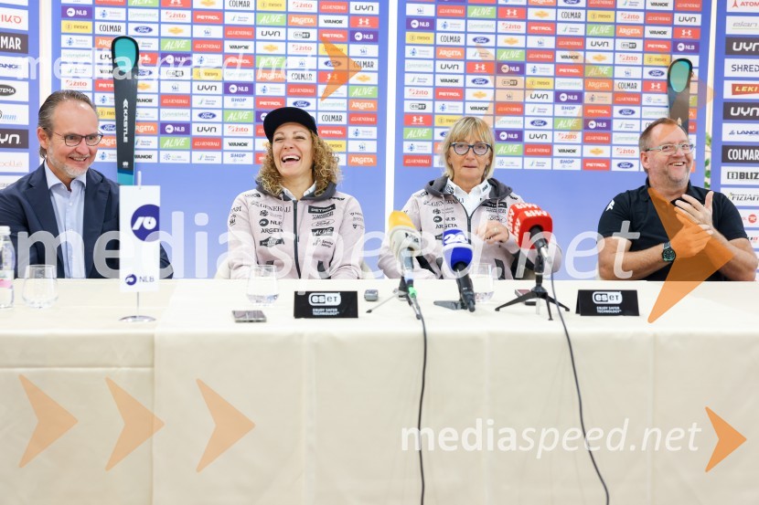  Alexander Lotschak, Kästle, direktor;  Ilka Štuhec, slovenska alpska smučarka;  Darja Črnko, športna serviserka in trenerka Ilke Štuhec;  Rainer Nachbaur, Kästle, vodja razvoja in direktor tekmovalnega delaIlka Štuhec odslej s smučmi Kästle, novinarska konferenca pred sezono