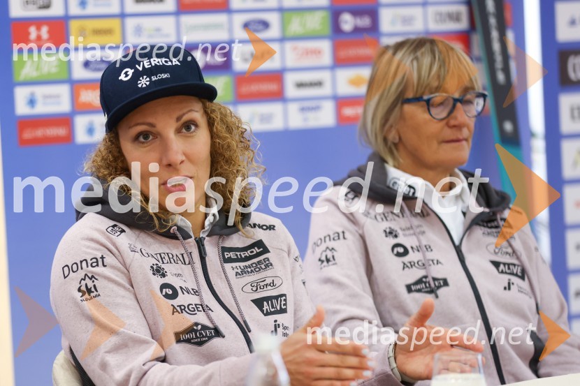  Ilka Štuhec, slovenska alpska smučarka;  Darja Črnko, športna serviserka in trenerka Ilke ŠtuhecIlka Štuhec odslej s smučmi Kästle, novinarska konferenca pred sezono