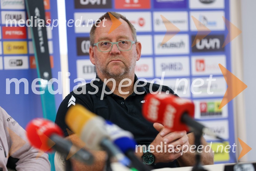  Rainer Nachbaur, Kästle, vodja razvoja in direktor tekmovalnega delaIlka Štuhec odslej s smučmi Kästle, novinarska konferenca pred sezono