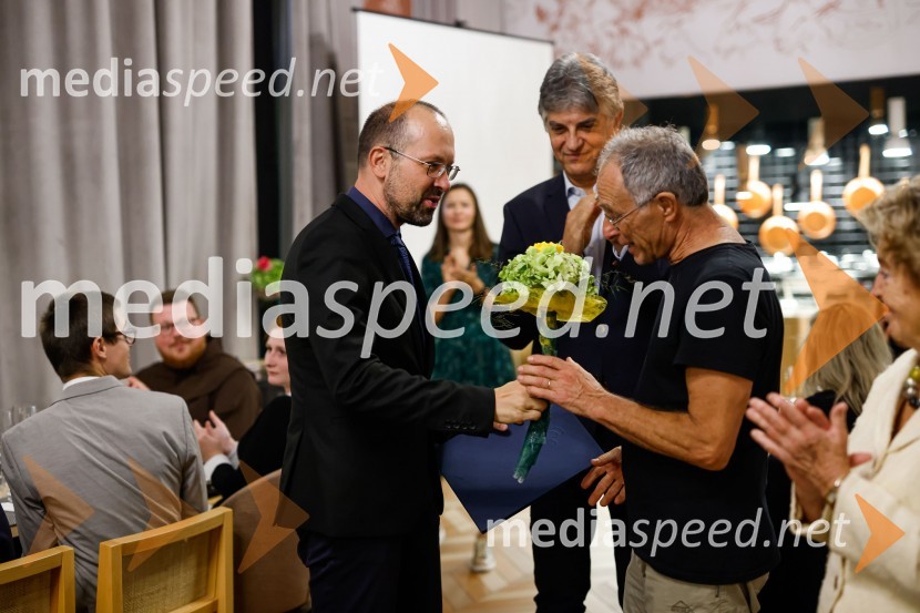 Dr. Matej Šekli, predsednik Slavističnega društva in predsednik strokovne komisije Škrabčeve ustanove;  ... Podelitev štipendij Škrabčeve ustanove za leto 2022