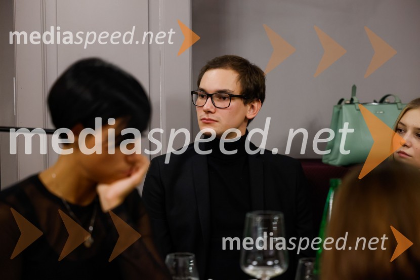  Gašper Tonin, magistrski študent na Oddelku za slovenistiko in Oddelku za primerjalno in splošno jezikoslovje na FF UL (ter medicine na MF UL)Podelitev štipendij Škrabčeve ustanove za leto 2022