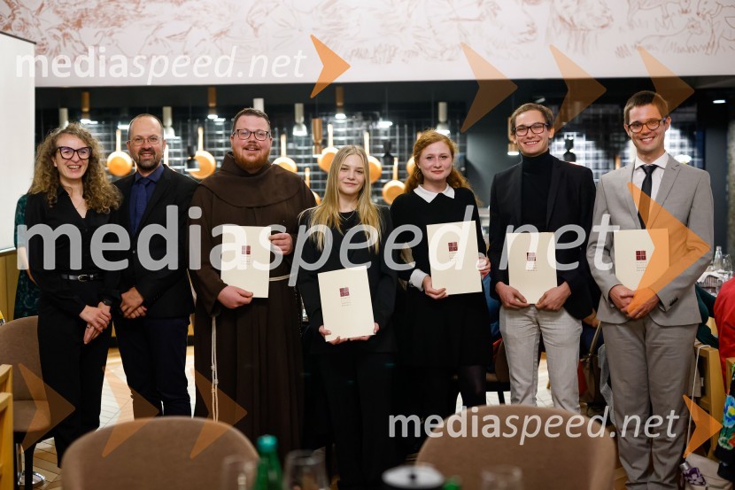  Polona Lovšin, vodja komunikacij, Riko d.o.o.; Dr. Matej Šekli, predsednik Slavističnega društva in predsednik strokovne komisije Škrabčeve ustanove; Br. Jan Dominik Bogataj, doktorski študent patrističnih znanosti na Institutum Patristicum Augustinianum;  Maruša Žibred, magistrska študentka na Oddelku za slovenistiko in Oddelku za slavistiko FF UL;  Lara Potočnik, magistrska študentka na Oddelku za klasično filologijo in Oddelku na primerjalno in splošno jezikoslovje na FF UL;  Gašper Tonin, magistrski študent na Oddelku za slovenistiko in Oddelku za primerjalno in splošno jezikoslovje na FF UL (ter medicine na MF UL);  Dejan Gabrovšek, doktorski študent na Oddelku za slovenistiko FF ULPodelitev štipendij Škrabčeve ustanove za leto 2022
