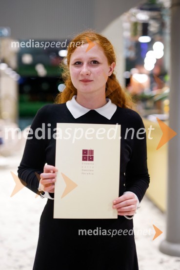  Lara Potočnik, magistrska študentka na Oddelku za klasično filologijo in Oddelku na primerjalno in splošno jezikoslovje na FF ULPodelitev štipendij Škrabčeve ustanove za leto 2022