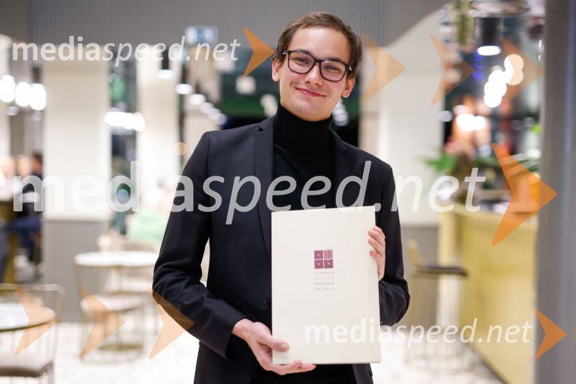  Gašper Tonin, magistrski študent na Oddelku za slovenistiko in Oddelku za primerjalno in splošno jezikoslovje na FF UL (ter medicine na MF UL)Podelitev štipendij Škrabčeve ustanove za leto 2022