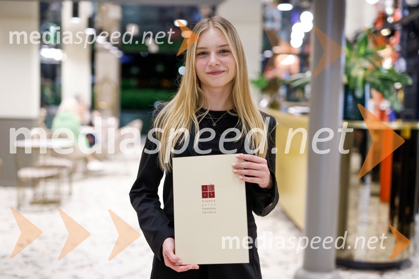  Maruša Žibred, magistrska študentka na Oddelku za slovenistiko in Oddelku za slavistiko FF ULPodelitev štipendij Škrabčeve ustanove za leto 2022