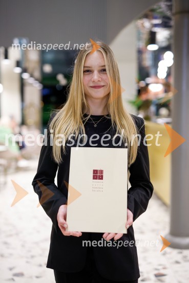  Maruša Žibred, magistrska študentka na Oddelku za slovenistiko in Oddelku za slavistiko FF ULPodelitev štipendij Škrabčeve ustanove za leto 2022