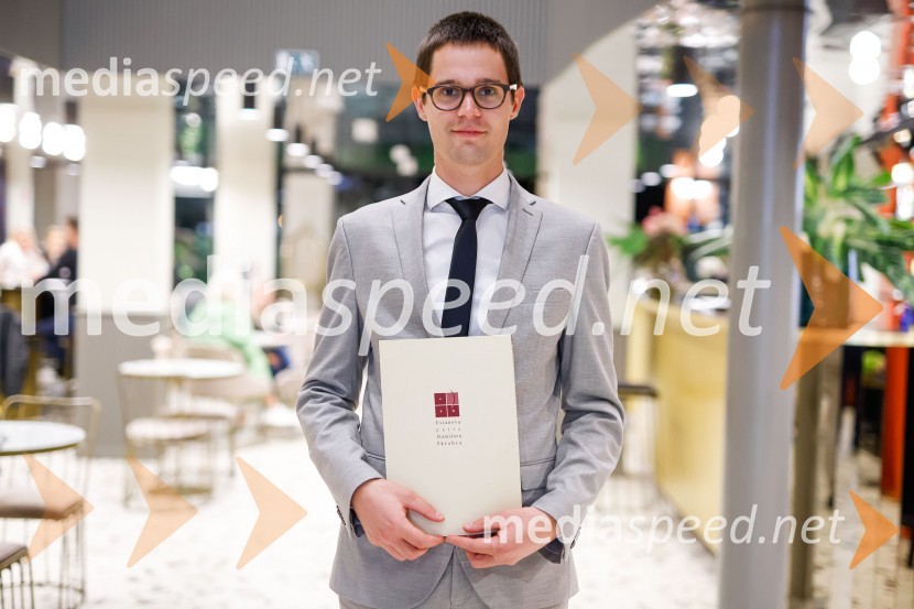  Dejan Gabrovšek, doktorski študent na Oddelku za slovenistiko FF ULPodelitev štipendij Škrabčeve ustanove za leto 2022