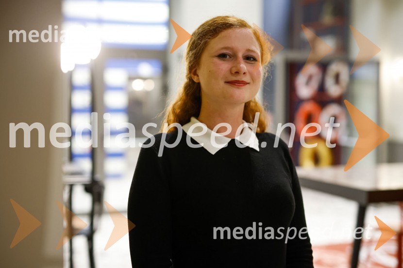  Lara Potočnik, magistrska študentka na Oddelku za klasično filologijo in Oddelku na primerjalno in splošno jezikoslovje na FF ULPodelitev štipendij Škrabčeve ustanove za leto 2022