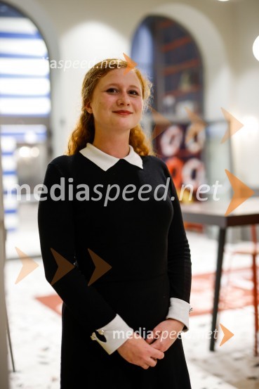  Lara Potočnik, magistrska študentka na Oddelku za klasično filologijo in Oddelku na primerjalno in splošno jezikoslovje na FF ULPodelitev štipendij Škrabčeve ustanove za leto 2022