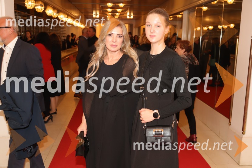  Jasmina Roškar, strokovnjakinja področja dela za trajnost in razvoj, Pošta Slovenije;  Ivana Ela RoškarLa Gioconda, premiera opere v SNG Maribor