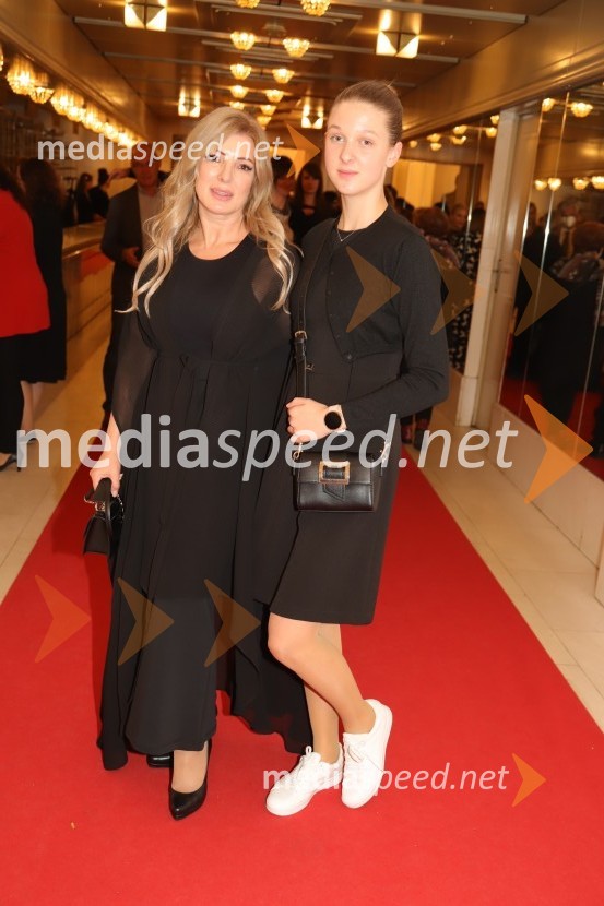  Jasmina Roškar, strokovnjakinja področja dela za trajnost in razvoj, Pošta Slovenije;  Ivana Ela RoškarLa Gioconda, premiera opere v SNG Maribor