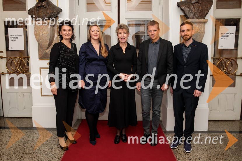  Ema Peruš, vodja abonmajev SNG Drama Ljubljana;  Barbara Svetek, vodja službe za marketing SNG Drama Ljubljana;  Vesna Jurca Tadel, ravnateljice SNG Drama Ljubljana;  Luka Nabergoj, pomočnik ravnateljice SNG Drama Ljubljana;  Jernej Pristov, vodja službe za odnose z javnostmi SNG Drama LjubljanaPasji sin. Do koder te pusti veriga, premiera