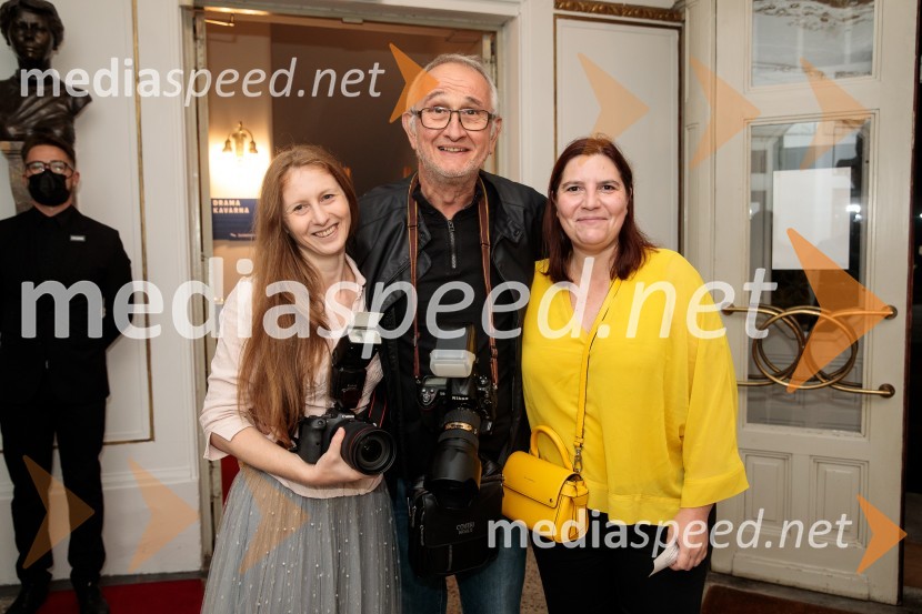  ... ;  Vito Tofaj, fotograf;  Teja Pelko, novinarka, Svet24Pasji sin. Do koder te pusti veriga, premiera