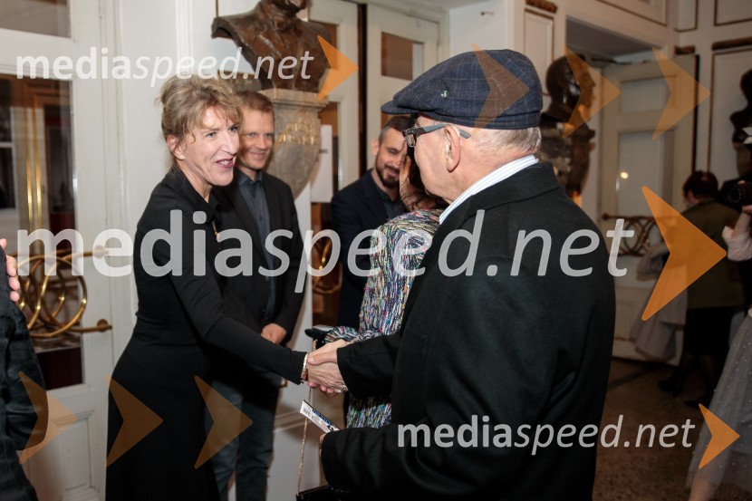  Vesna Jurca Tadel, ravnateljice SNG Drama Ljubljana;  Mitja Rotovnik, nekdanji direktor Cankarjevega domaPasji sin. Do koder te pusti veriga, premiera