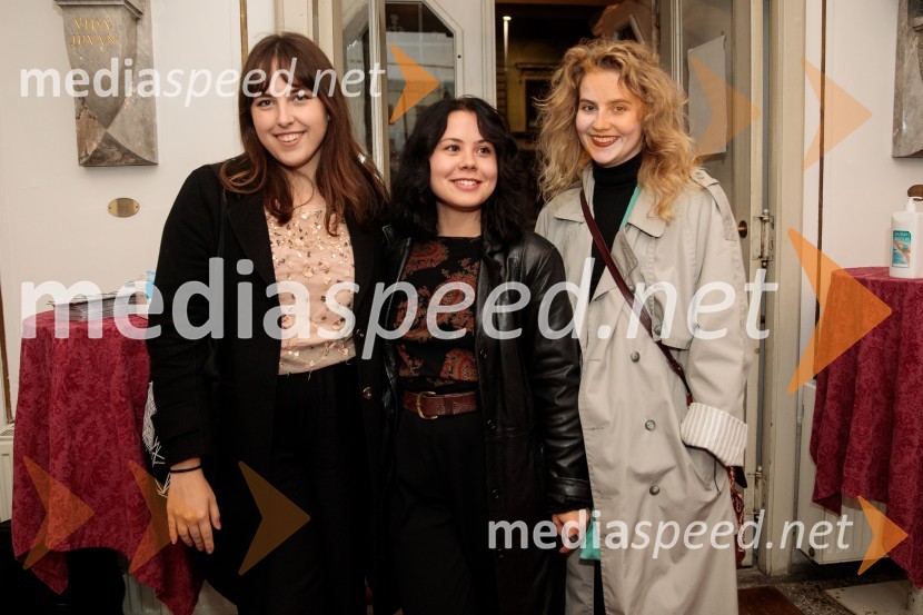  Brina Jenček, asistentka dramaturga;  ... ;  ... Pasji sin. Do koder te pusti veriga, premiera