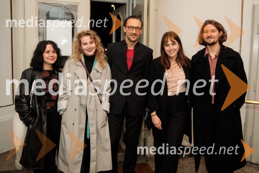  ... ;  ... ;  Marko  Mandić, igralec;  Brina Jenček, asistentka dramaturga;  ... Pasji sin. Do koder te pusti veriga, premiera