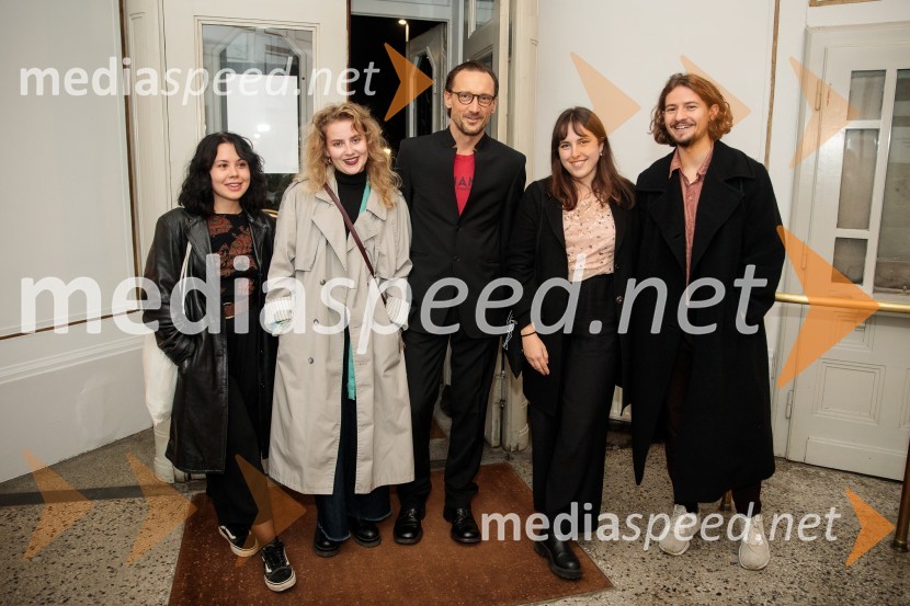  ... ;  ... ;  Marko  Mandić, igralec;  Brina Jenček, asistentka dramaturga;  ... Pasji sin. Do koder te pusti veriga, premiera