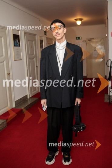  Matjaž Plošinjak, modni oblikovalecPasji sin. Do koder te pusti veriga, premiera