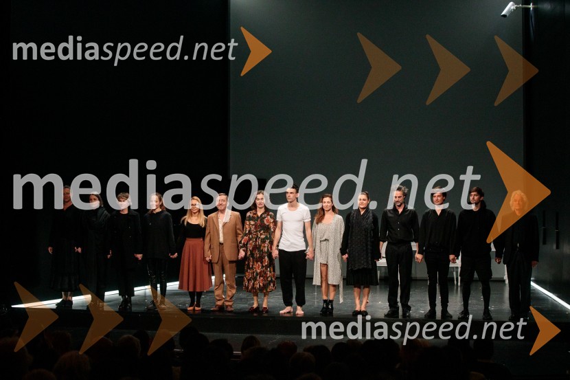  Nina Valič, igralka;  Maja Sever, igralka;  Barbara Cerar, igralka;  Iva Babić, igralka;  Saša  Mihelčič, igralka;  Gregor Baković, igralec;  Petra Govc, igralka;  Nejc Cijan Garlatti, igralec;  Sabina  Kogovšek, igralka;  Pia Zemljič, igralka;  Rok Vihar, igralec;  Mario Dragojević, igralec;  Klemen Janežič, igralec ;  Vojko Zidar, igralecPasji sin. Do koder te pusti veriga, premiera