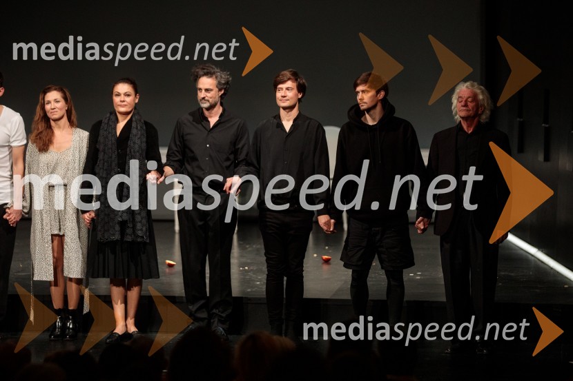  Sabina Kogovšek, vodja prodajalne Cheek by Lisca, Citypark Ljubljana;  Pia Zemljič, igralka;  Rok Vihar, igralec;  Mario Dragojević, igralec;  Klemen Janežič, igralec ;  Vojko Zidar, igralecPasji sin. Do koder te pusti veriga, premiera