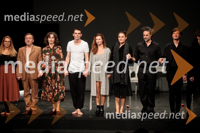  Saša  Mihelčič, igralka;  Gregor Baković, igralec;  Petra Govc, igralka;  Nejc Cijan Garlatti, igralec;  Sabina  Kogovšek, igralka;  Pia Zemljič, igralka;  Rok Vihar, igralec;  Mario Dragojević, igralecPasji sin. Do koder te pusti veriga, premiera