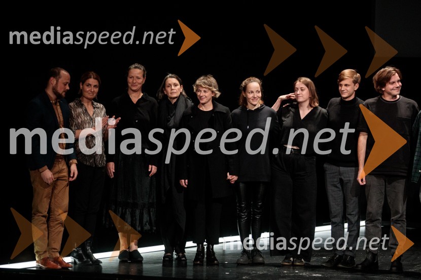  ... ;  ... ;  Nina Valič, igralka;  Maja Sever, igralka;  Barbara Cerar, igralka;  Iva Babić, igralka;  ... ;  ... ;  Dorian Šilec Petek, režiser, scenograf in oblikovalec lučiPasji sin. Do koder te pusti veriga, premiera